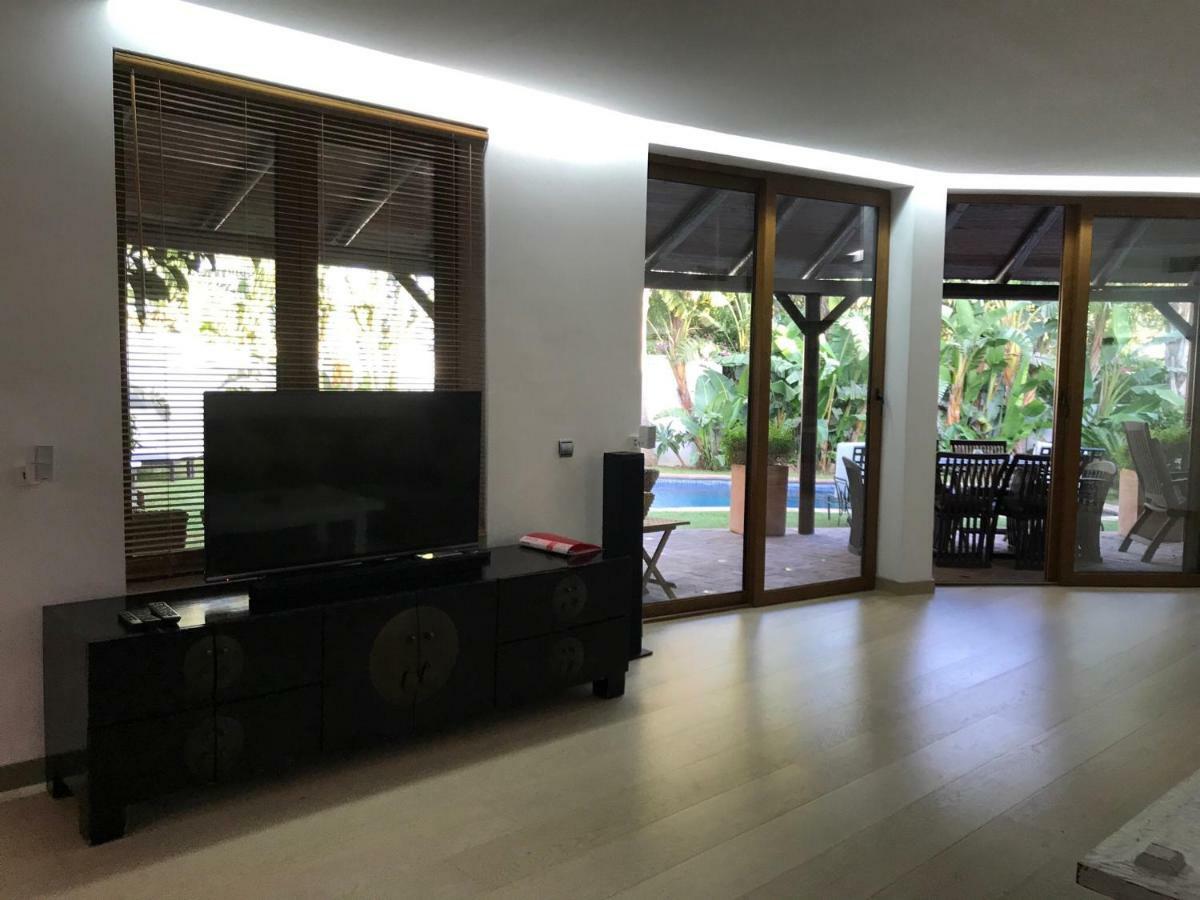 Villa With Heated Pool And Jacuzzi Close To Puerto Banus And Beach Estepona Exterior foto